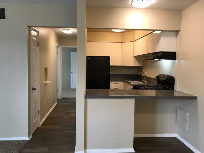 Building Photo - Hilltop Apartments