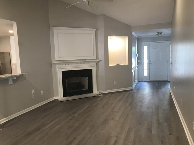 Photo - 220 Lake Linden Dr