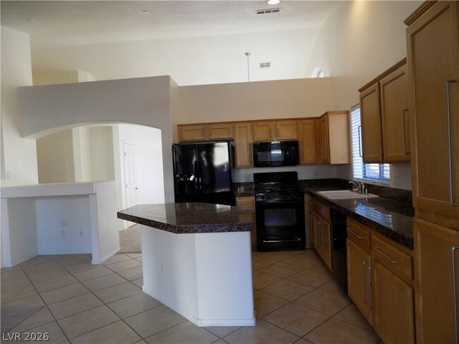 Photo - 276 Garnet Garden St