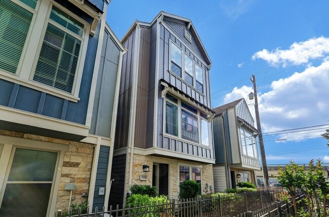 Building Photo - 726 N Shepherd Dr