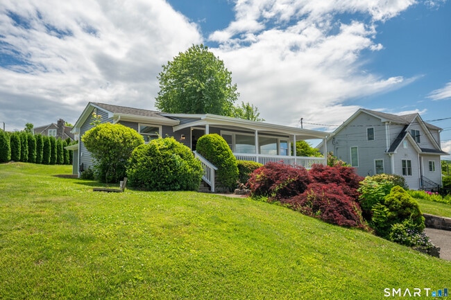 Building Photo - 5 Lilac Ln