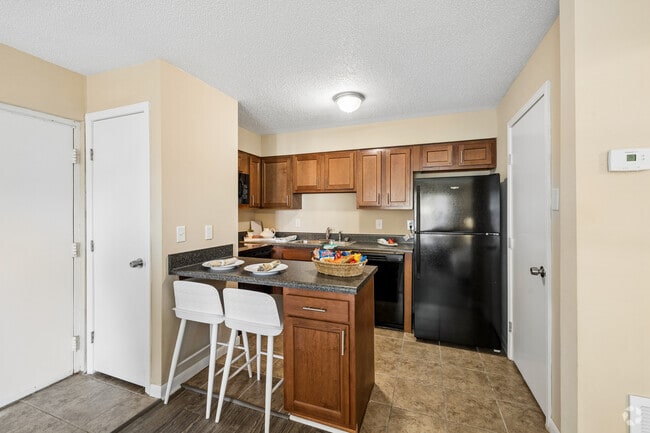 1BR, 1BA - 630SF - Kitchen