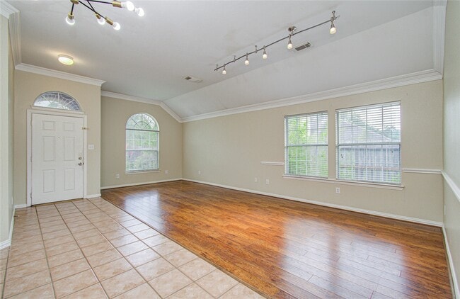 Photo - 18223 Heathridge Ln