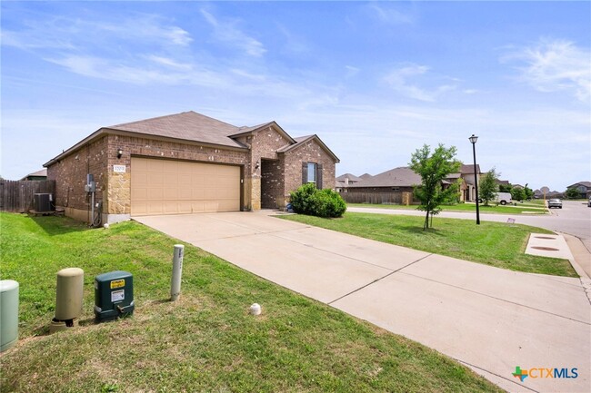 Photo - 1203 Daffodil Dr