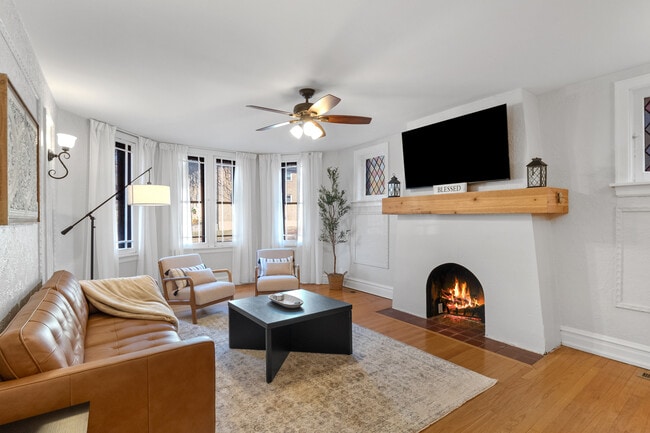 Building Photo - 326 S Hanley Rd Unit 2S Rental