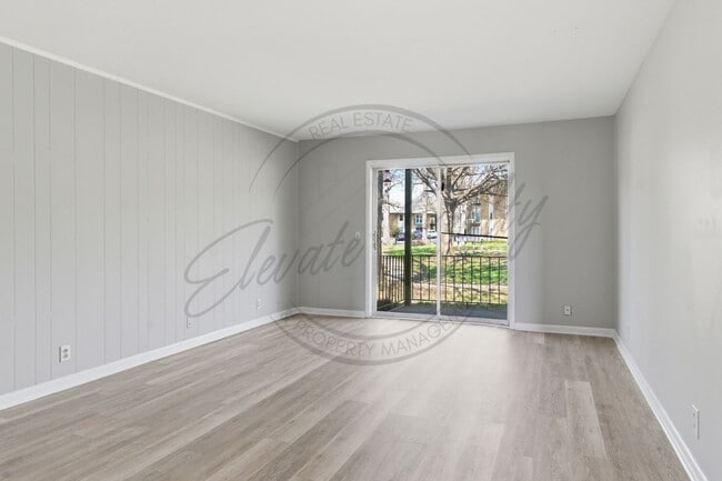 Photo - SPRING SPECIAL!! FIRST MONTH FREE on this ONE Bedroom Condo, First Floor, across from Madison Park! Unidad A-08
