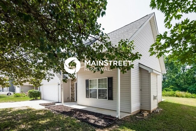 Photo - 3 Bedroom Pet-Friendly Home in Gastonia, NC with Main Street Renewal