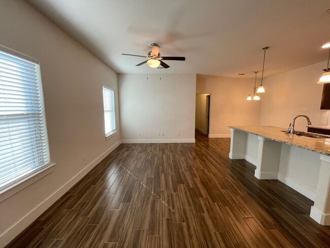 Photo - 8033-8035 Arbor Unit 8033