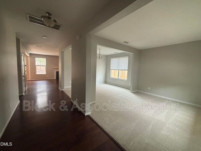 Photo - 4 White Spruce Ct