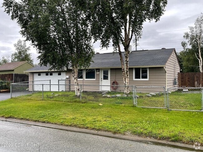 Building Photo - 2 Bedroom home close to base.