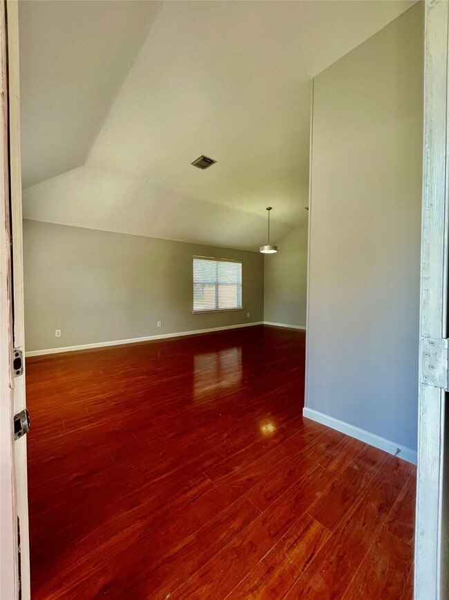 Photo - 2201 Land St