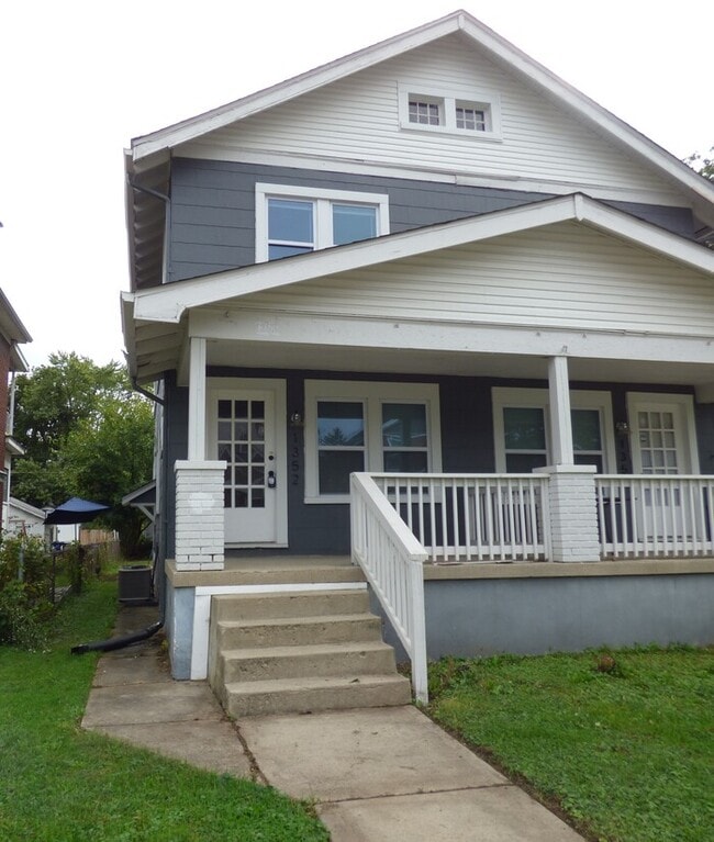 Beautiful 3 BR Half Double - Beautiful 3 BR Half Double House