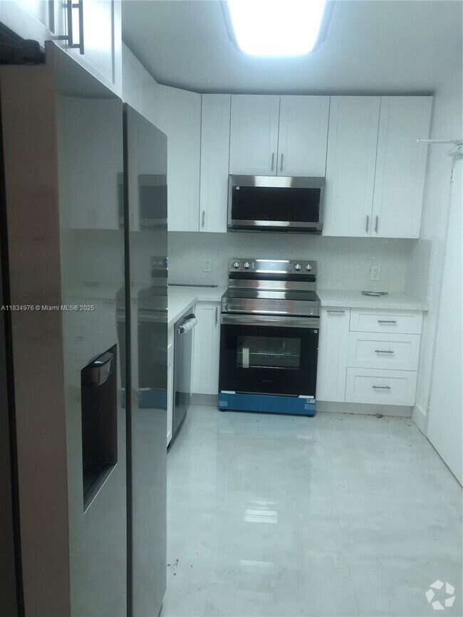 Building Photo - 10185 Collins Ave Unit 616 Rental