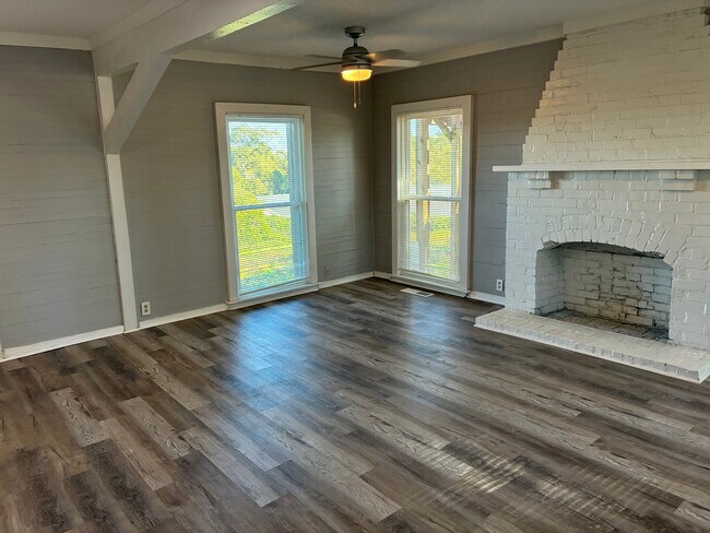 Room in Duplex on W Strickland St