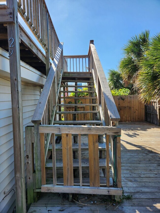 Building Photo - 929 N Grandview Ave Unit 929 N. Grandview 3