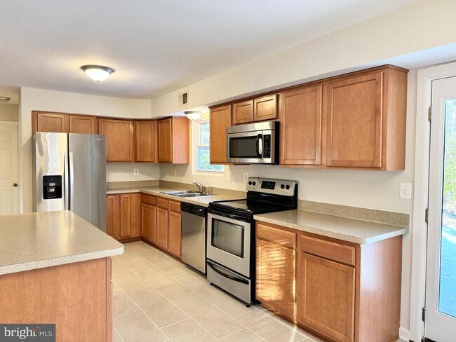 Photo - 4 St James Ct