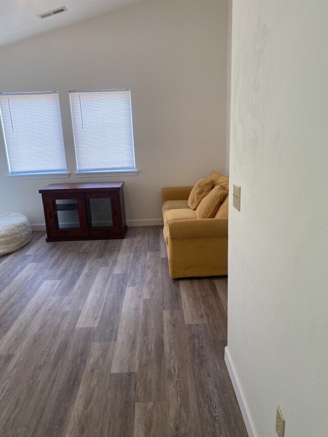 Photo - 1448 Devon Ln