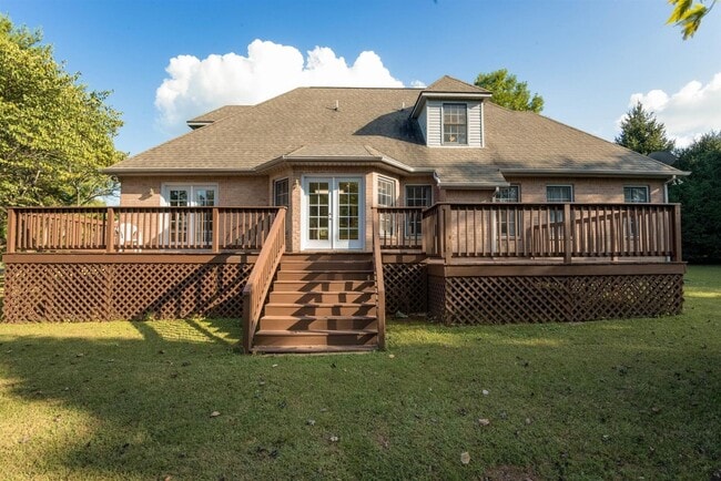 Photo - Super spacious 5 bedroom/3.5 bath home for...