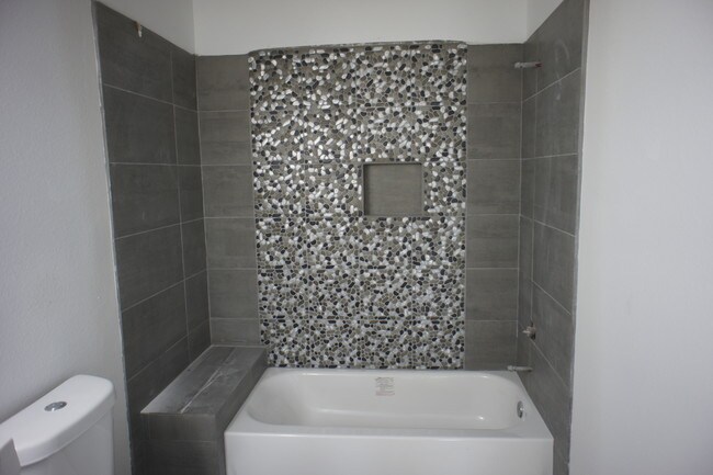 Baño (SIX) - The Del Mont Lofts Unidad Seven