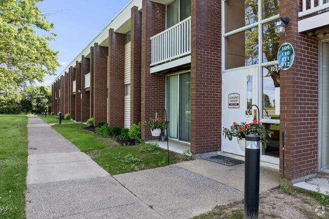 Amherst Manor - Leasing Office