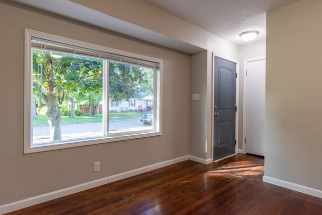 Photo - 1353 Bissell St