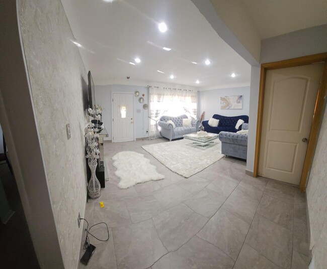 Photo - 8179 Whitefield St