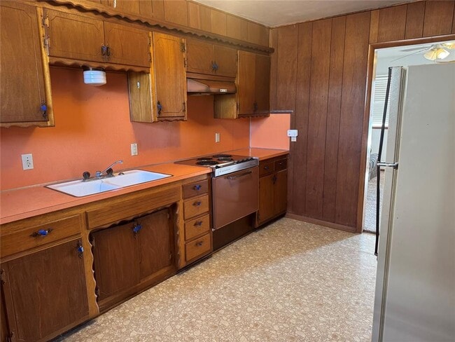 Photo - 1303 Meadow Ln