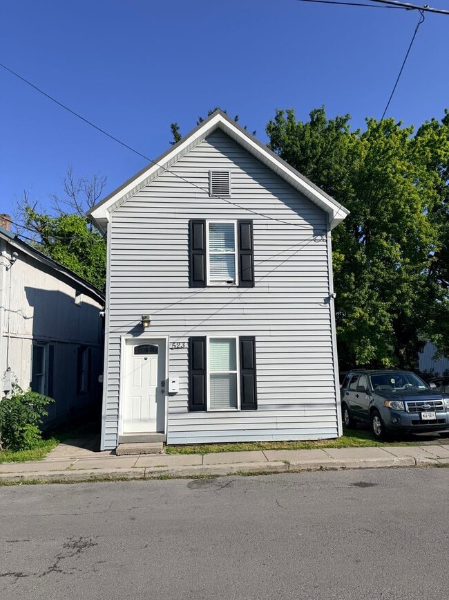 Photo - 523 Jefferson St