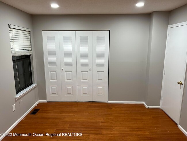 Photo - 269 Bromley Pl