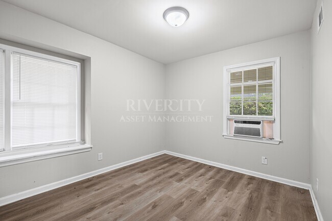 Photo - 1381 Laudeen Dr