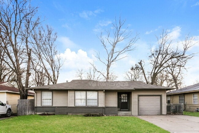 Building Photo - 2901 Creston Ave