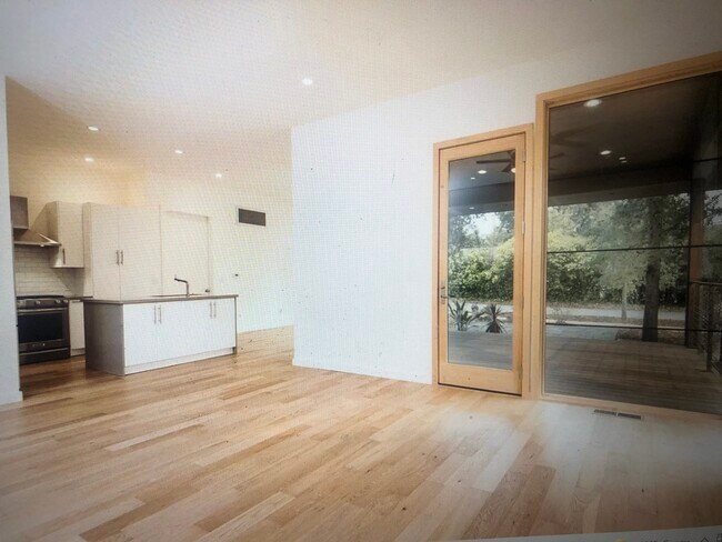 Photo - 540 S Cloverdale Blvd