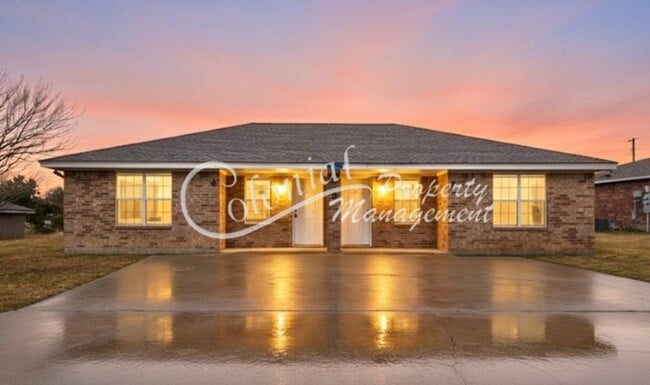 Building Photo - 403 Justin Ln Unit A