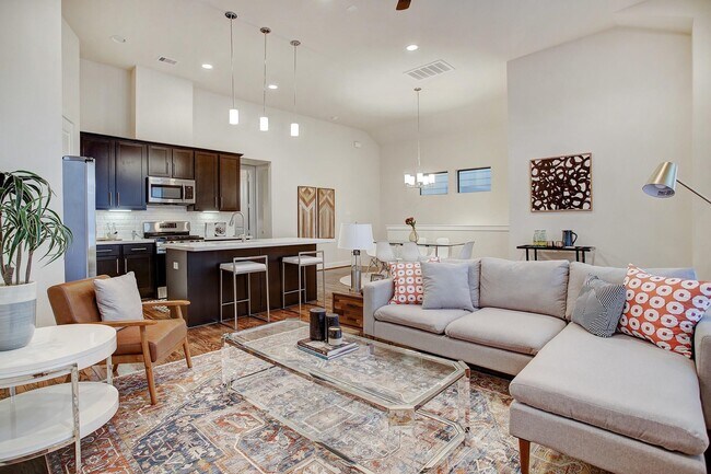 Photo - 2926 Alice St