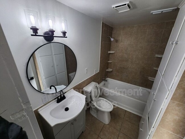 Photo - 613 N West St