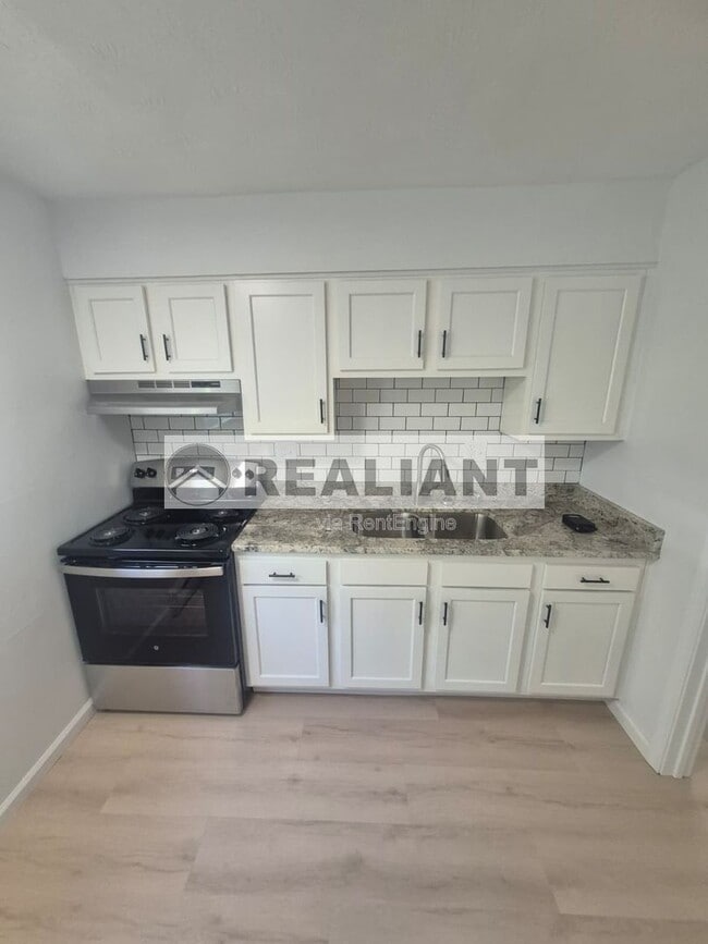 Photo - 920 Highland Ave Unit 13