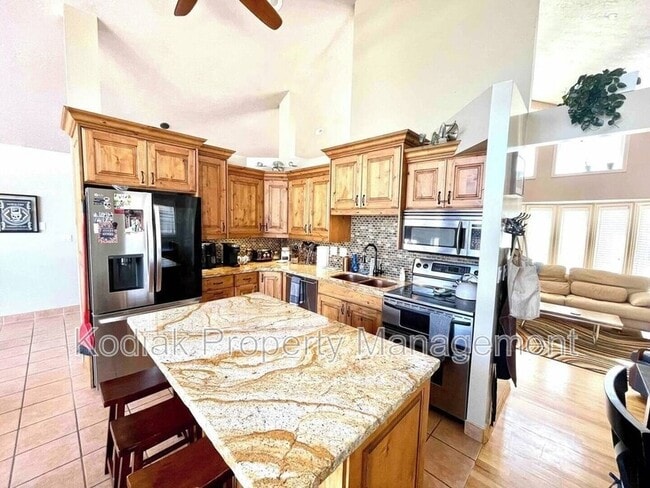 Photo - 547 E 3665 S