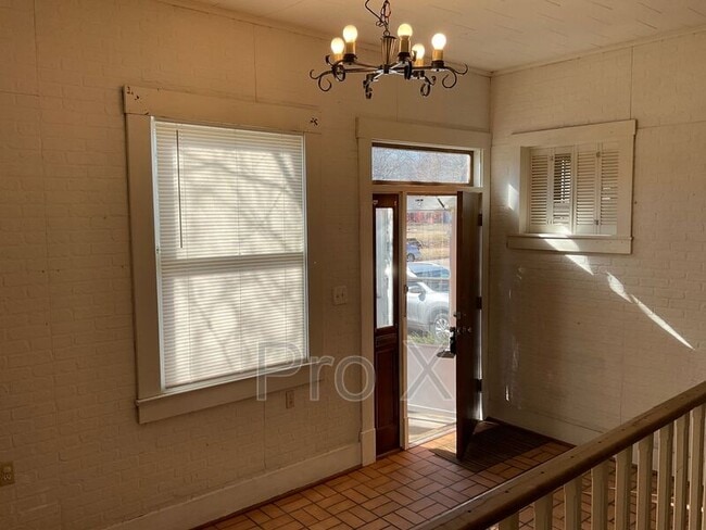 Photo - 418 W 9th St