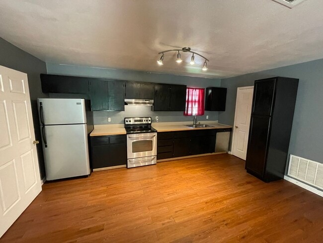 Photo - Cute 2006 Home!