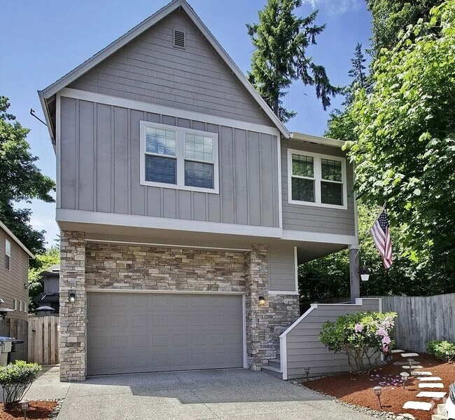 Building Photo - 3 Bed, 2.5 Bath Tigard Home with Entertain...
