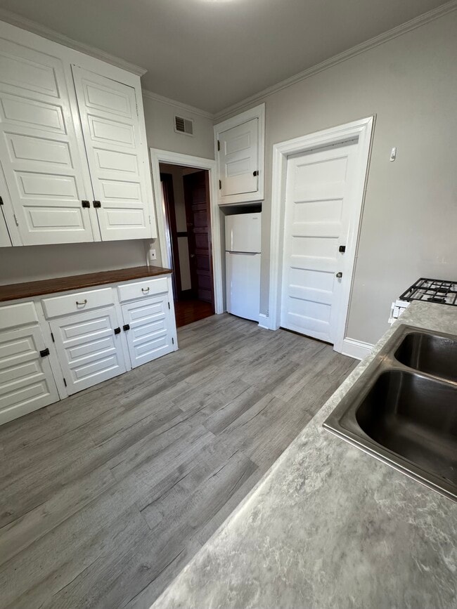 Building Photo - 3 E Chestnut St Unit 1 Rental