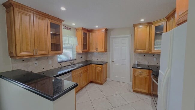 Photo - 5686 Shillington Way