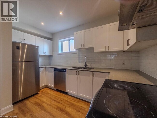 Photo - 540 King St E Unit C7