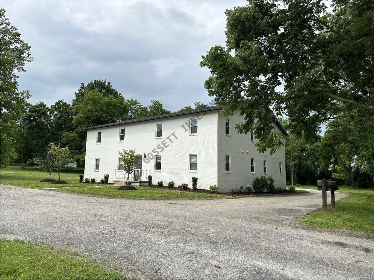 Front of Building 2 - 320 Clintonville Rd