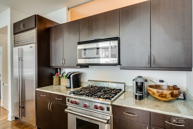 Photo - 525 Kedzie St