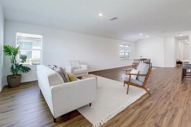 Photo - 6512 Strelitzia Cove