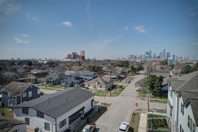 Building Photo - 201 Eastwood St Unit 3