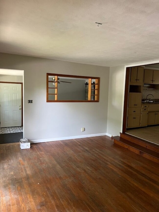 Photo - 3 bedroom, 1 bath Home: Located in Elletts...