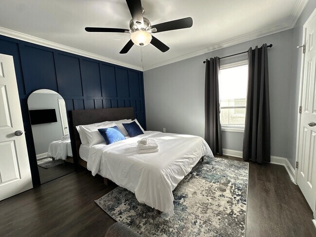 Room in House on Baker Terrace NW
