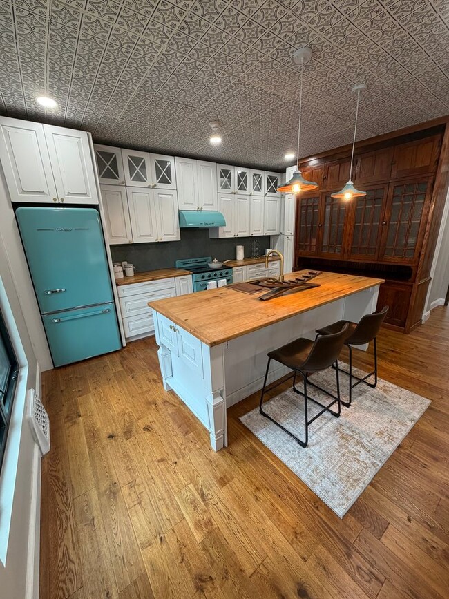 Photo - 400 N. 9th-4TH OFFSET Unit Apt. 400